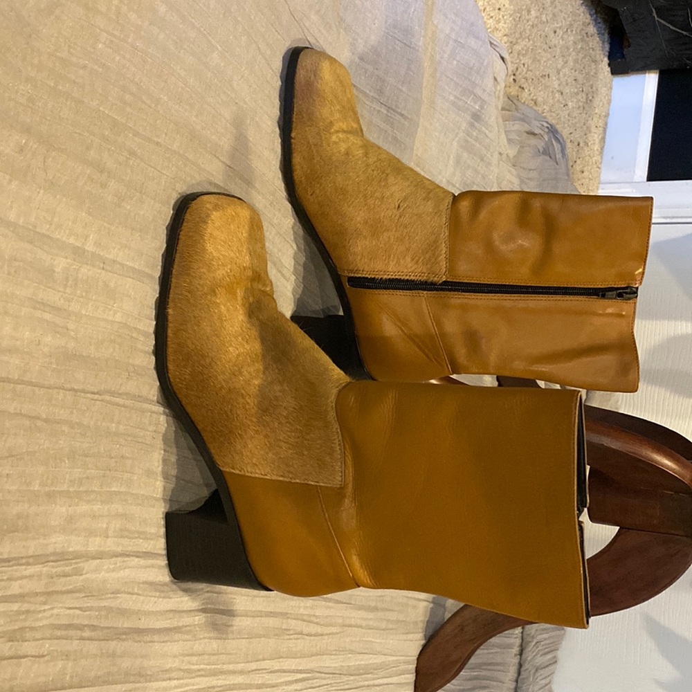Gorgeous Tan Leather and cowhide ankle boots by Bruno Valenti, size 7.5